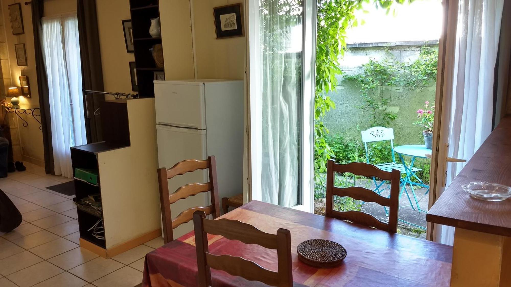 Logement Tranquille Et Frais Proche Gare Au Rdc Saumur Exterior photo