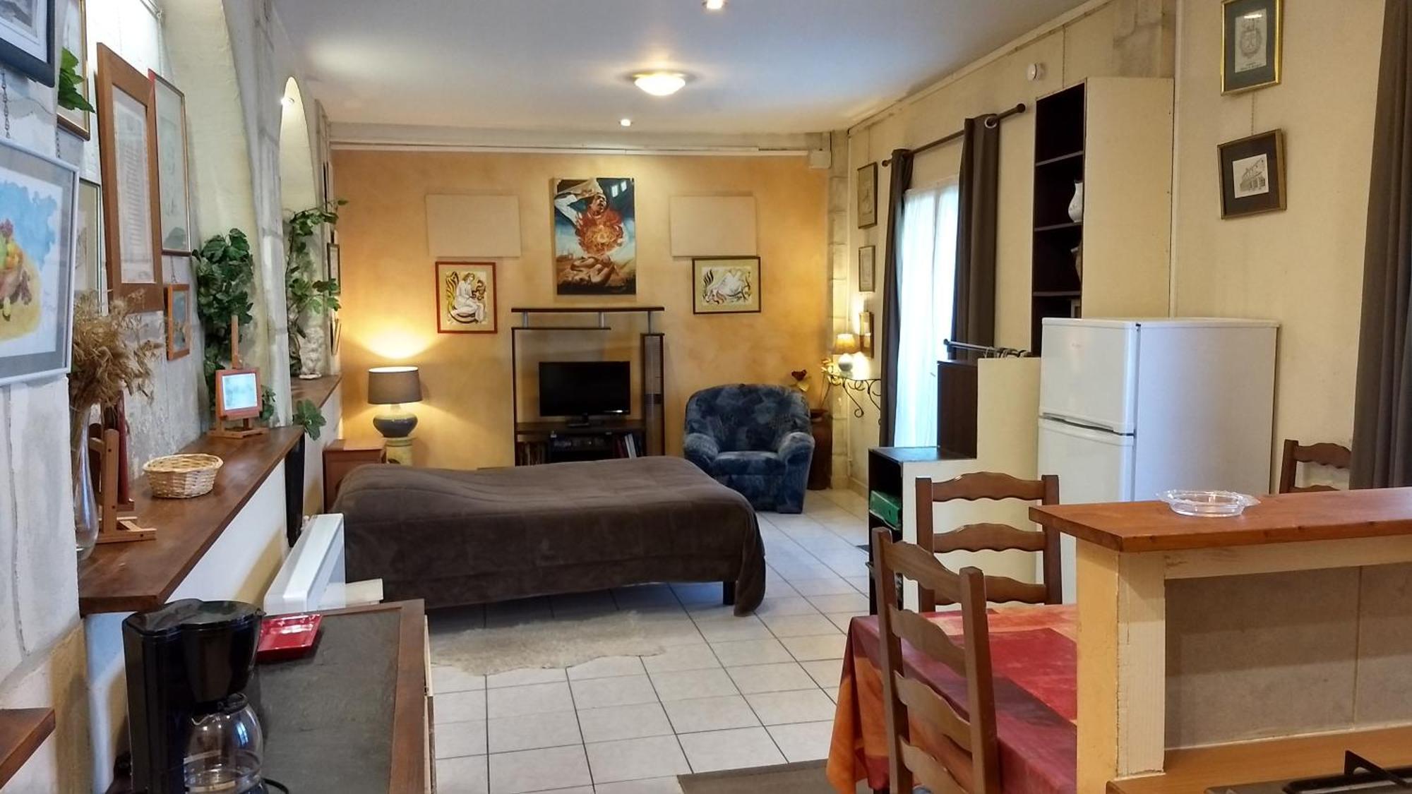 Logement Tranquille Et Frais Proche Gare Au Rdc Saumur Exterior photo